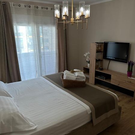 Eja Apartment 3 Tirana Buitenkant foto