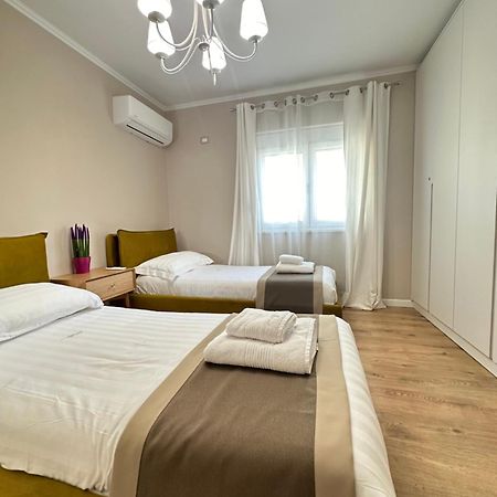 Eja Apartment 3 Tirana Buitenkant foto