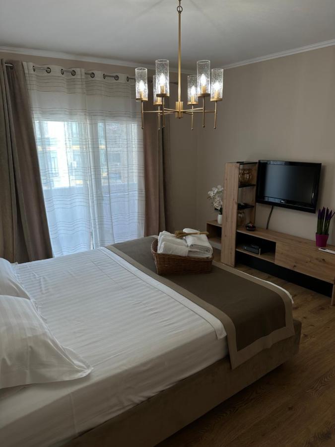 Eja Apartment 3 Tirana Buitenkant foto